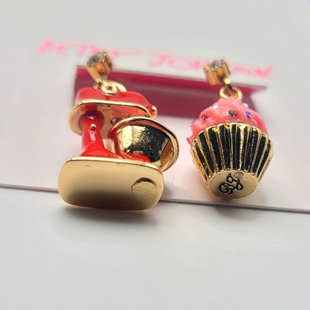 BETSEY JOHNSON Mismatched 'Babycakes' Mixer & Cupcake Earrings - Picture 5 of 8